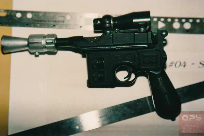 Illustration for article titled I can't believe these crappy Star Wars props looked so great in movies